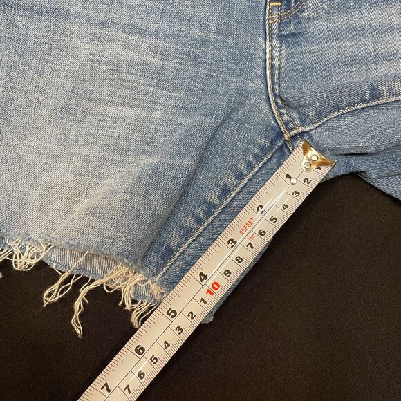 ~ Levi's Premium 721 High Rise Skinny sz 28 Cut-Off Jean Shorts Light/Med Wash - Picture 7 of 15